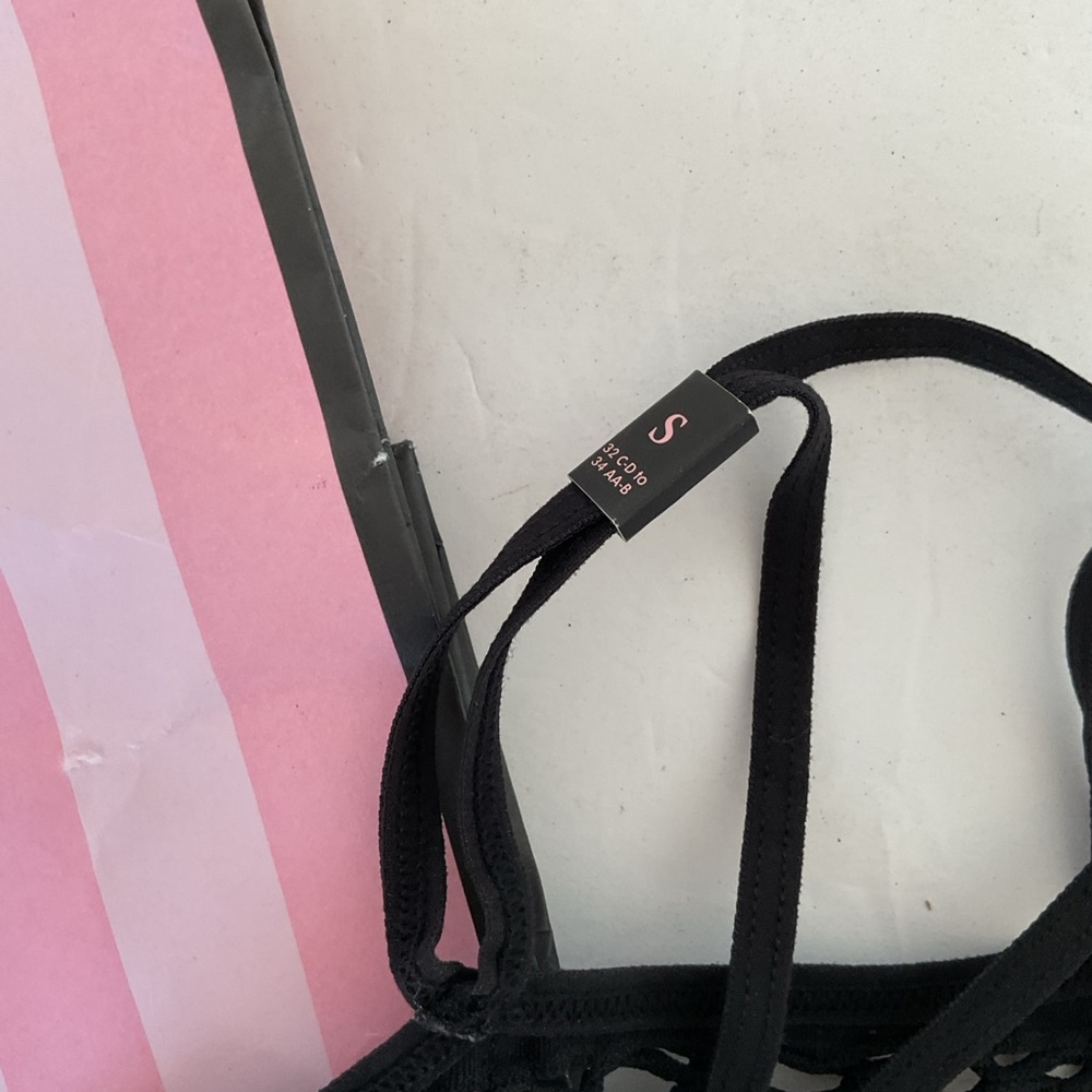NWT Victorias Secret seamless cutout high neck bralette. Size small. - Picture 8 of 15
